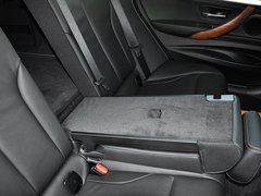 2013款 320i 2.0T 自动 风尚设计套装