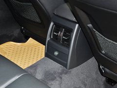 2013款 320i 2.0T 自动 风尚设计套装
