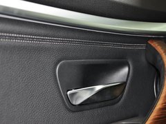 2013款 320i 2.0T 自动 风尚设计套装