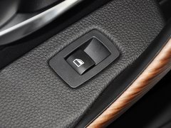 2013款 320i 2.0T 自动 风尚设计套装