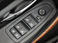 2013款 320i 2.0T 自动 风尚设计套装