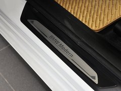 2013款 320i 2.0T 自动 风尚设计套装