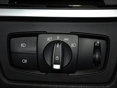 2013款 320i 2.0T 自动 风尚设计套装