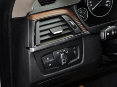 2013款 320i 2.0T 自动 风尚设计套装