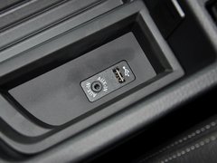 2013款 320i 2.0T 自动 风尚设计套装