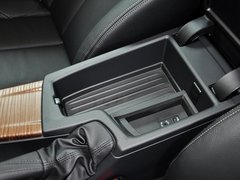 2013款 320i 2.0T 自动 风尚设计套装
