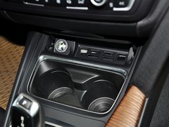 2013款 320i 2.0T 自动 风尚设计套装