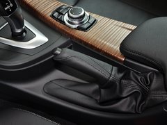 2013款 320i 2.0T 自动 风尚设计套装