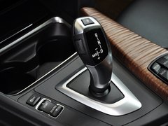 2013款 320i 2.0T 自动 风尚设计套装