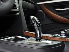2013款 320i 2.0T 自动 风尚设计套装