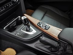 2013款 320i 2.0T 自动 风尚设计套装