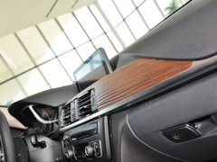 2013款 320i 2.0T 自动 风尚设计套装