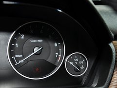 2013款 320i 2.0T 自动 风尚设计套装
