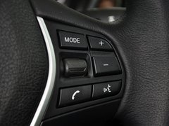 2013款 320i 2.0T 自动 风尚设计套装