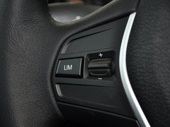 2013款 320i 2.0T 自动 风尚设计套装