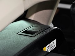 2013款 320i 2.0T 自动 风尚设计套装