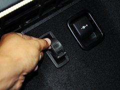2013款 320i 2.0T 自动 风尚设计套装