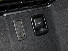 2013款 320i 2.0T 自动 风尚设计套装