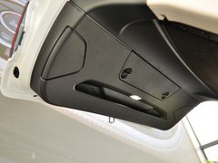 2013款 320i 2.0T 自动 风尚设计套装