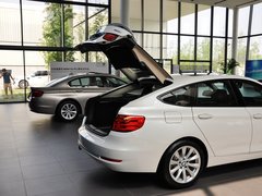 2013款 320i 2.0T 自动 风尚设计套装