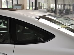 2013款 320i 2.0T 自动 风尚设计套装