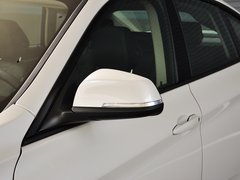 2013款 320i 2.0T 自动 风尚设计套装