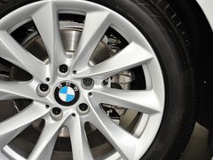 2013款 320i 2.0T 自动 风尚设计套装