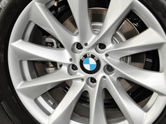 2013款 320i 2.0T 自动 风尚设计套装