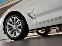 2013款 320i 2.0T 自动 风尚设计套装
