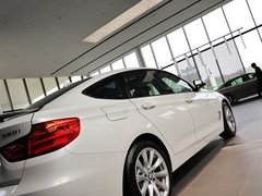 2013款 320i 2.0T 自动 风尚设计套装