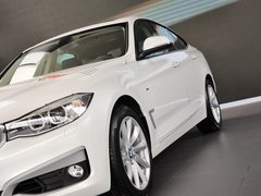 2013款 320i 2.0T 自动 风尚设计套装
