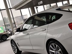 2013款 320i 2.0T 自动 风尚设计套装