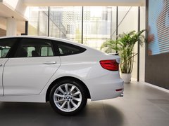 2013款 320i 2.0T 自动 风尚设计套装