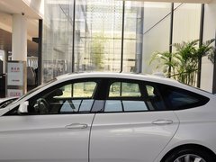 2013款 320i 2.0T 自动 风尚设计套装