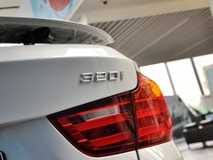 2013款 320i 2.0T 自动 风尚设计套装