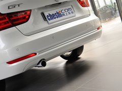 2013款 320i 2.0T 自动 风尚设计套装