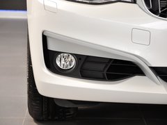 2013款 320i 2.0T 自动 风尚设计套装