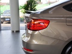 2013款 320i 2.0T 自动 风尚设计套装