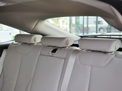 2013款 320i 2.0T 自动 风尚设计套装