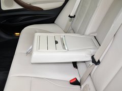 2013款 320i 2.0T 自动 风尚设计套装