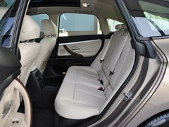 2013款 320i 2.0T 自动 风尚设计套装