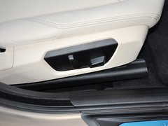2013款 320i 2.0T 自动 风尚设计套装
