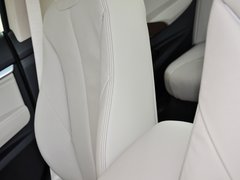 2013款 320i 2.0T 自动 风尚设计套装