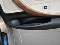 2013款 320i 2.0T 自动 风尚设计套装