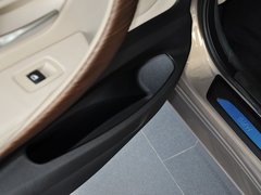 2013款 320i 2.0T 自动 风尚设计套装