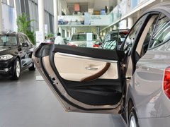 2013款 320i 2.0T 自动 风尚设计套装