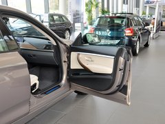 2013款 320i 2.0T 自动 风尚设计套装