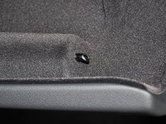 2013款 320i 2.0T 自动 风尚设计套装