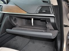 2013款 320i 2.0T 自动 风尚设计套装