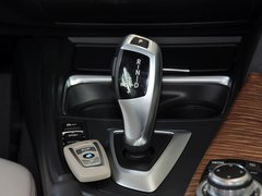 2013款 320i 2.0T 自动 风尚设计套装